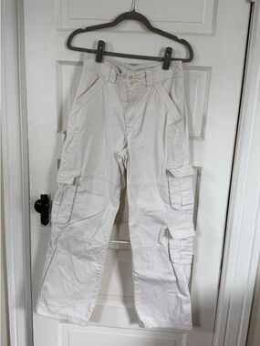 Abercrombie & Fitch White Cargo Pants with Multi-Pocket Utility Design